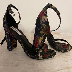 STEVE MADDEN SHOES SILK PRINTED BLACK WITH RED/GOLD FLOWERS PRISTINE